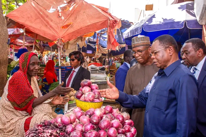 Visite de Allah-Maye Halina au marché central de N’Djaména