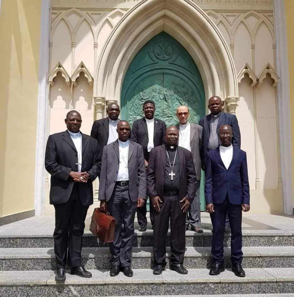 Ebranlement du tissu social, Le prélat prêche dans le désert