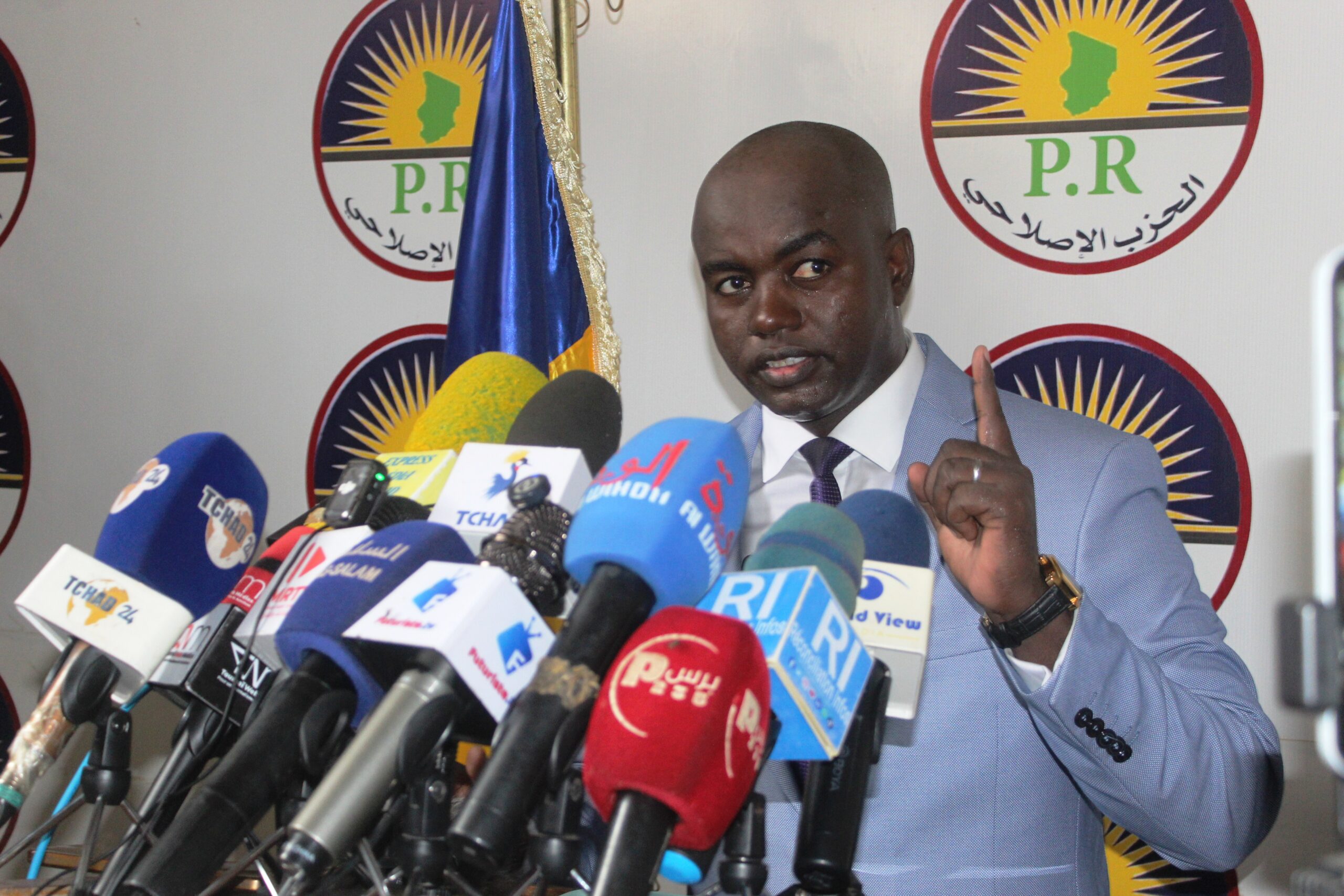 Yacine Sakine s’attaque à la modification de la Constitution